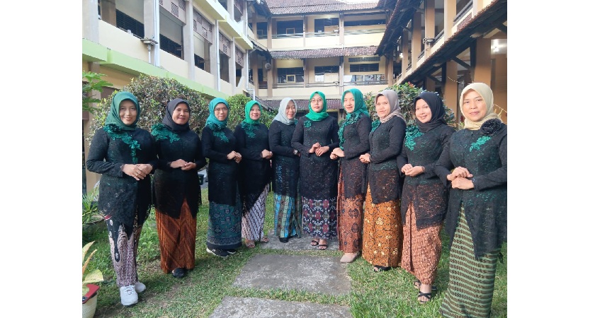 Workshop Guru Busana: Peningkatan Kompetensi Melalui Pelatihan Pembuatan Bra Top Kebaya