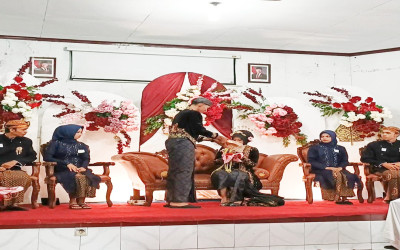 Siswa SMK Negeri 3 Magelang Gelar Simulasi Pernikahan Adat Jawa